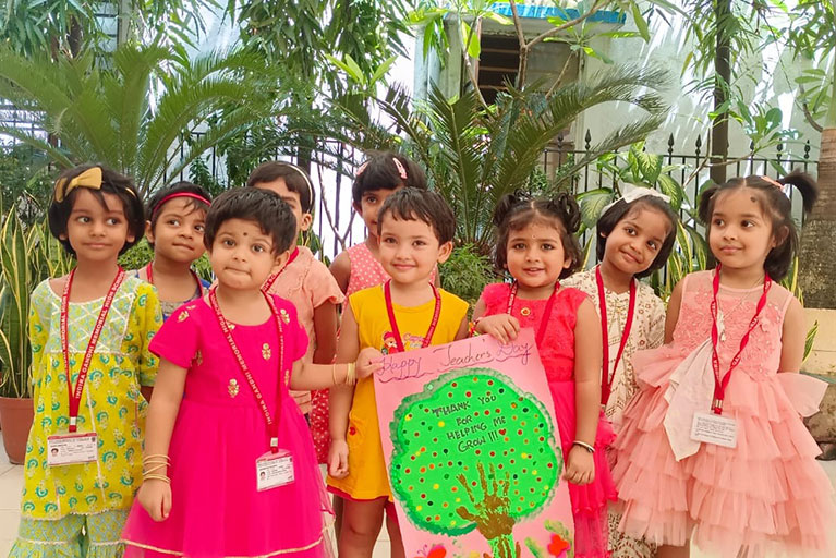 Teachers gift at Best CBSE school in North Kolkata, IGMHS