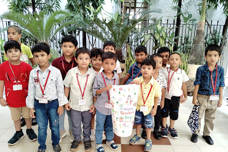 Teachers day gift at Best CBSE school in North Kolkata, IGMHS
